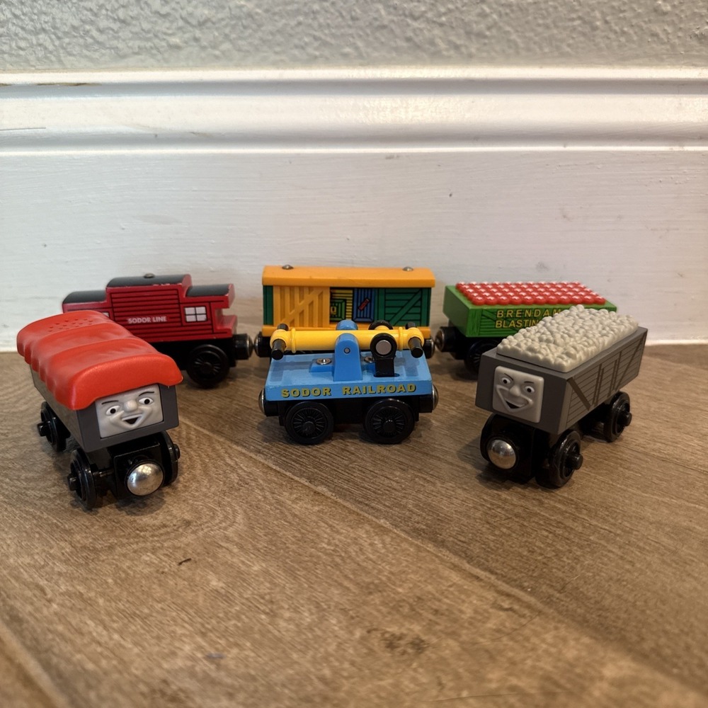 Thomas Wooden Railway Giggling Troublesome Truck Freight Car Lot Caboose Handcar